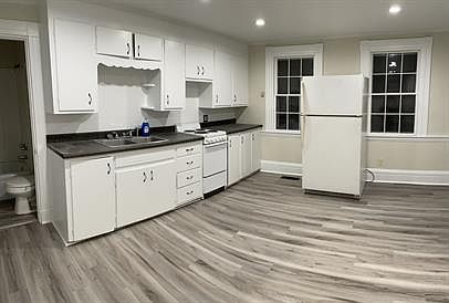 Large, eat in kitchen