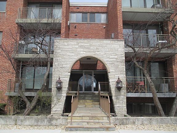 3rd image of 197 W Armitage Ave APT 305