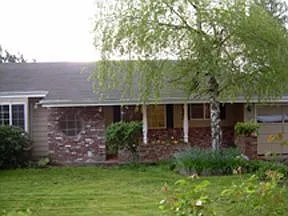 105 NW Orchard Dr photo 1
