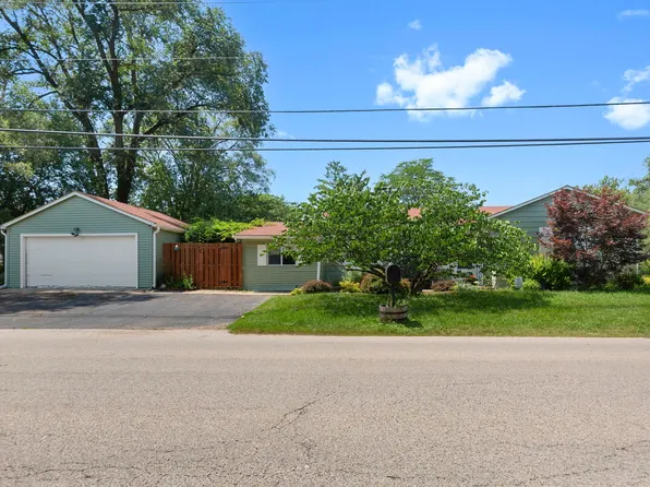 3717 Greenleaf Ave, Island Lake, IL 60042