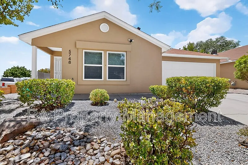 3 bed, 2.0 bath, 1216 sqft, $2,250 — Photo 3