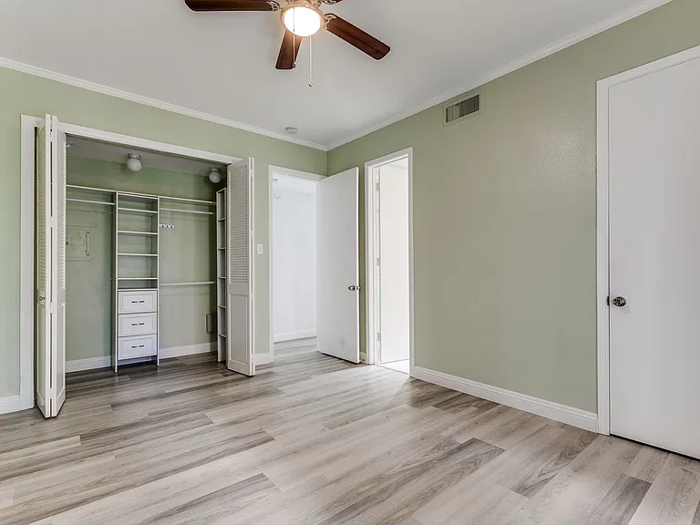 7709 Broadway #113 — Photo 14