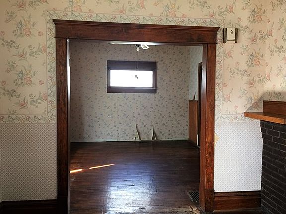 5th image of 245 S Grand Ave