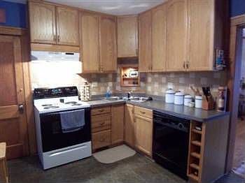 3rd image of 2093 Clarence Ave