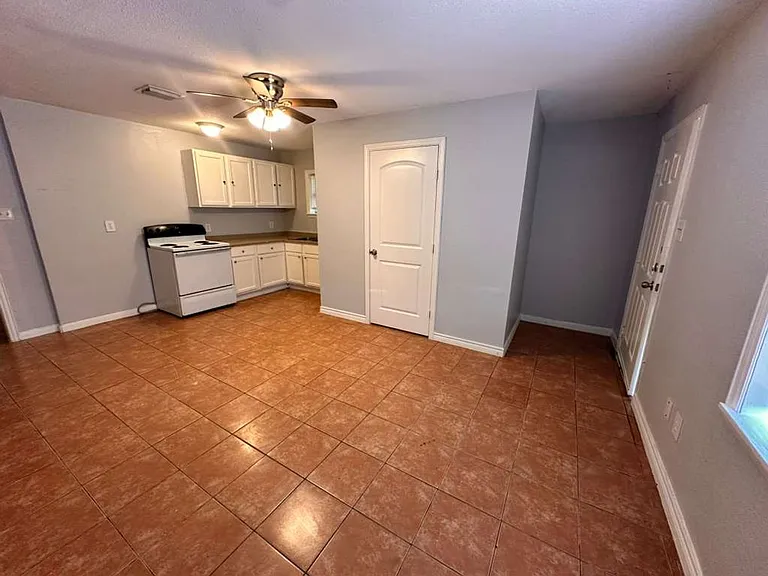 306 Lake Rd — Photo 7