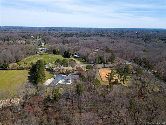 3rd image of 1018B Woodland Forest Dr