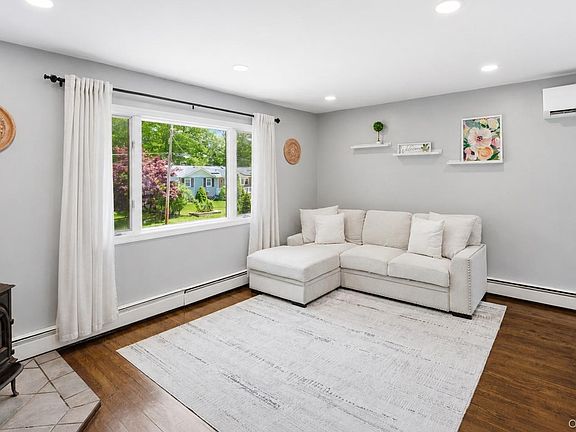 3rd image of 82 Seawanhaka Avenue