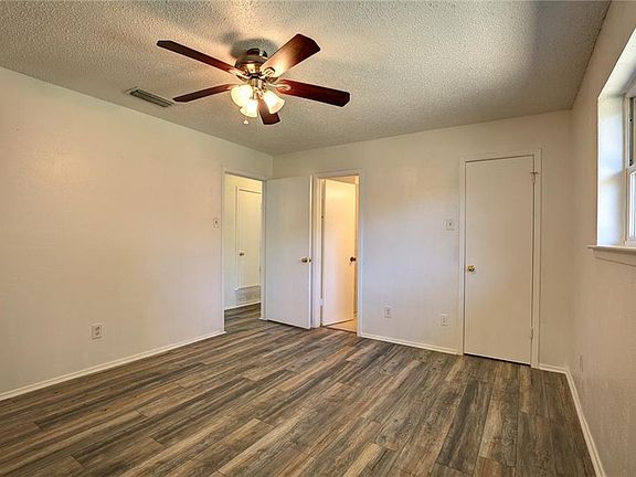 3rd image of 2626 Sam Houston Dr