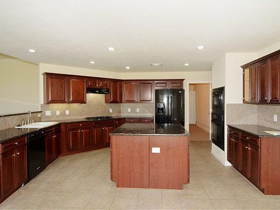 3rd image of 328 Camellia Way