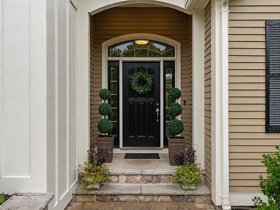 3rd image of 6 Watkins Ln