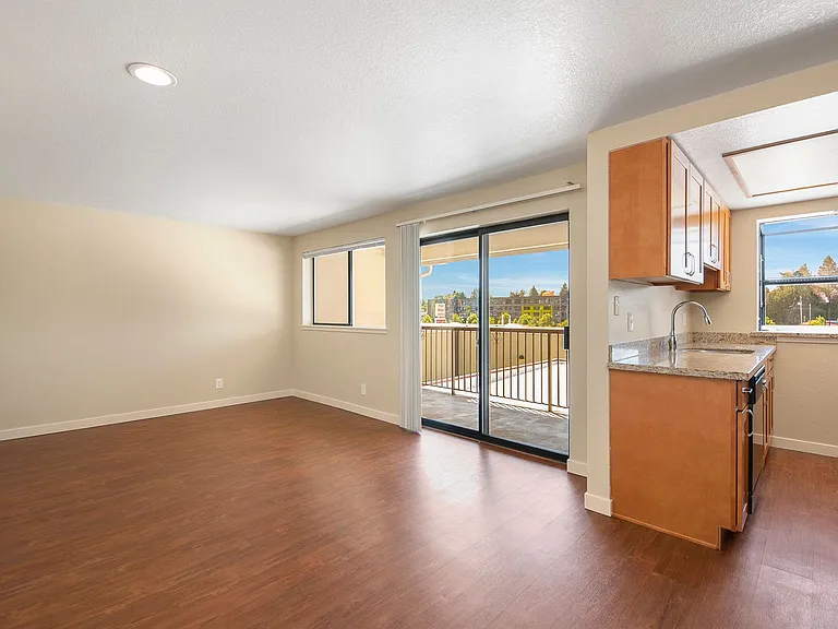 Newland Apartments — Photo 7