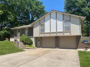 1823 SW Wigwam Pl, Blue Springs, MO 64015