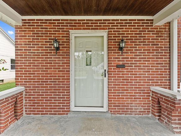4th image of 204 Grandin Dr