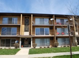 5338 W 96th St APT 202, Oak Lawn, IL 60453