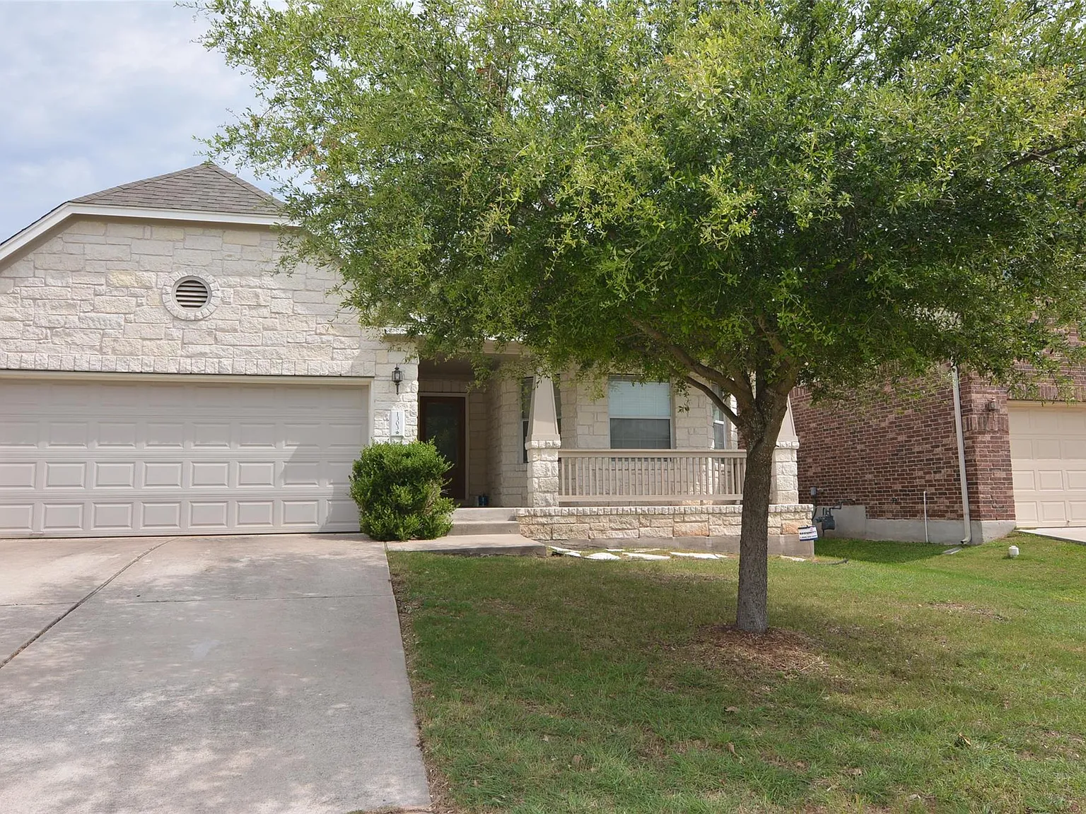 3 bed, 2.0 bath, 1577 sqft, $2,100 — Photo 3