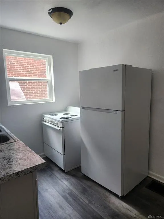2 bed, 1.0 bath, 2240 sqft, $1,200 — Photo 1