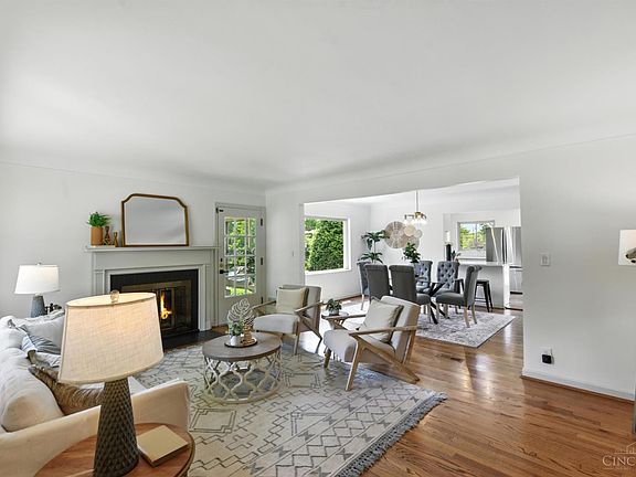 3rd image of 5960 Winnetka Dr