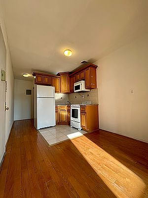 2nd image of 155 E 108th St APT 2A