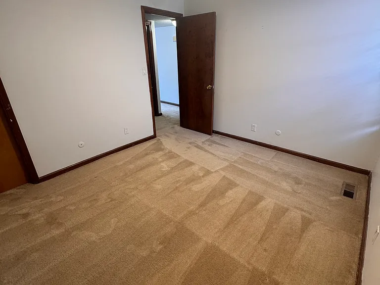 210 E 40th St #17 — Photo 15