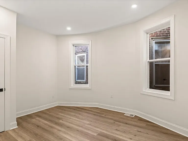 2921 W Oxford St — Photo 20