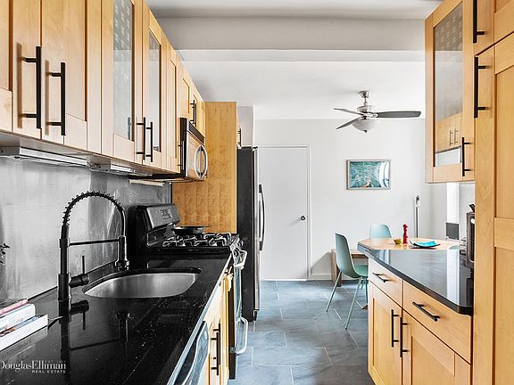 3rd image of 525 Ocean Pkwy APT 6K