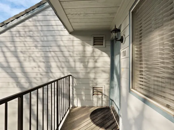 445 Almond Dr APT 108, Lodi, CA 95240