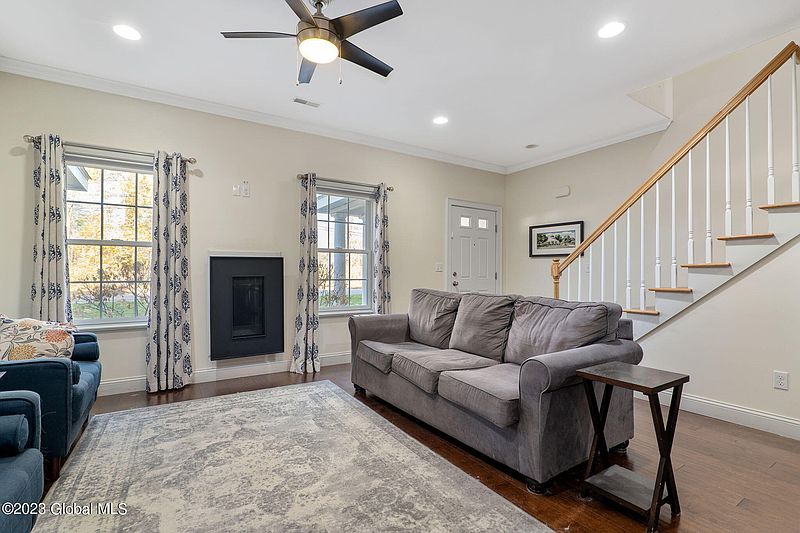 4th image of 318C Ballston Avenue