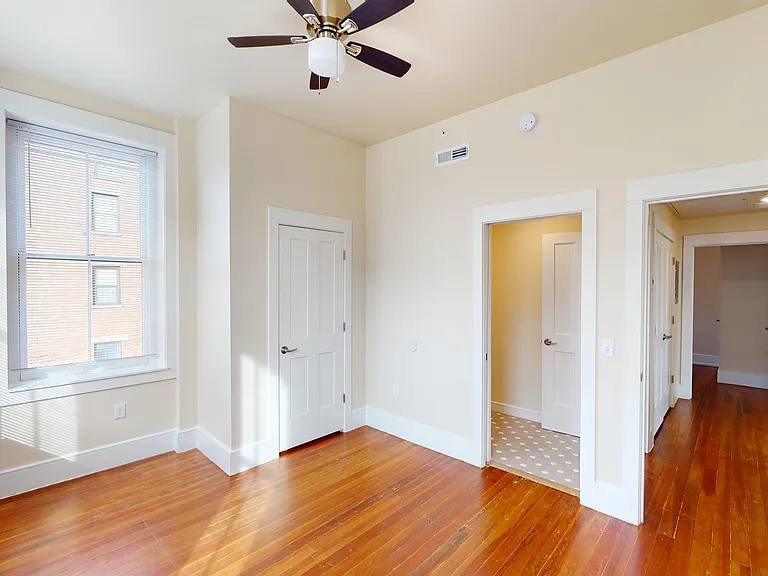100 E Clifton Ave #4 — Photo 12