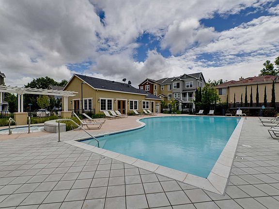 3rd image of 469 Kasra Dr