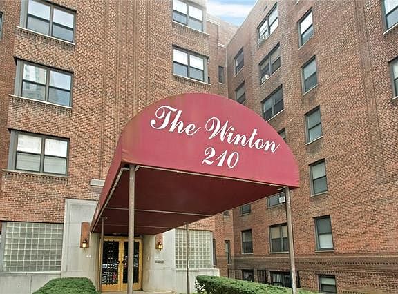 2nd image of 210 Martine Ave
