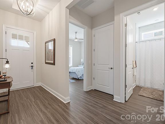 4th image of 3026 Lake Como Dr