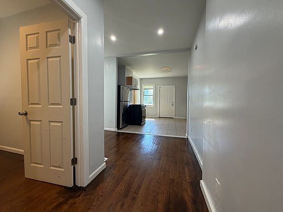5th image of 164 Spring St Unit 1
