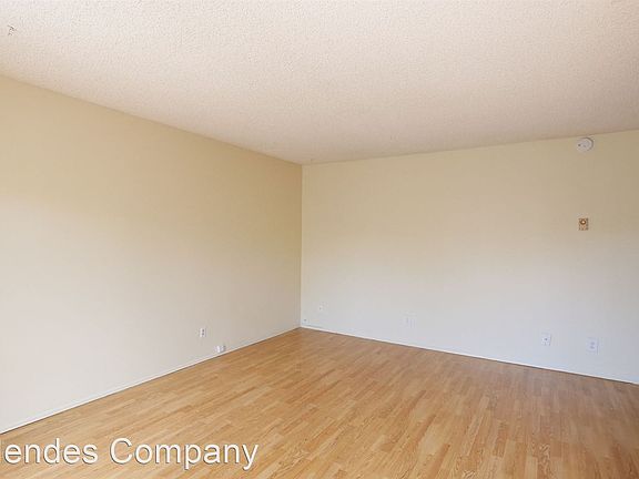 3rd image of 4710 Point Loma Ave #17