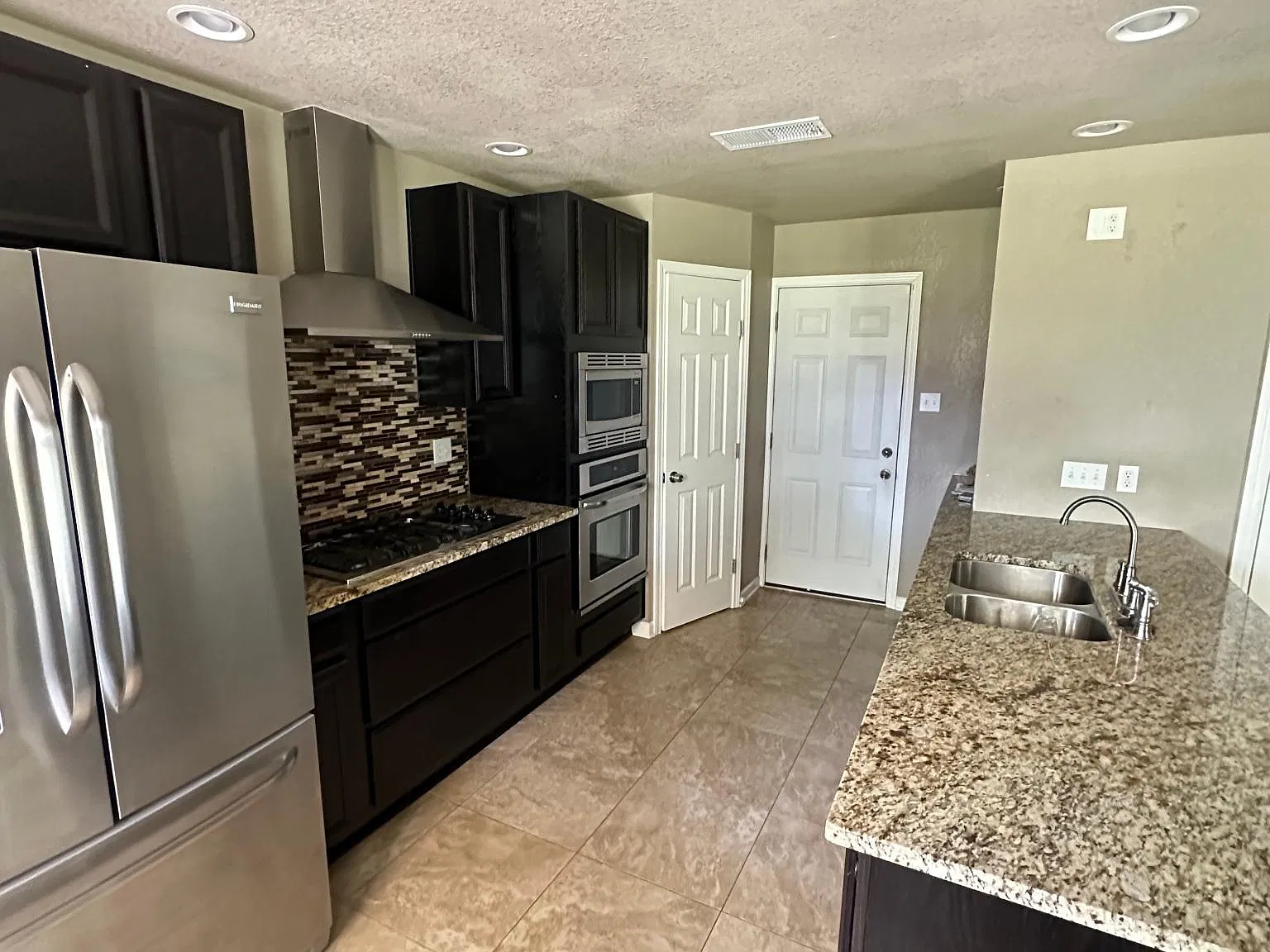 2211 Pecos Dr — Photo 3