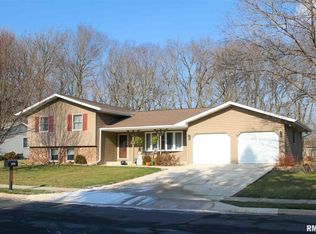1027 E Brookview Ct, Peoria, IL 61615