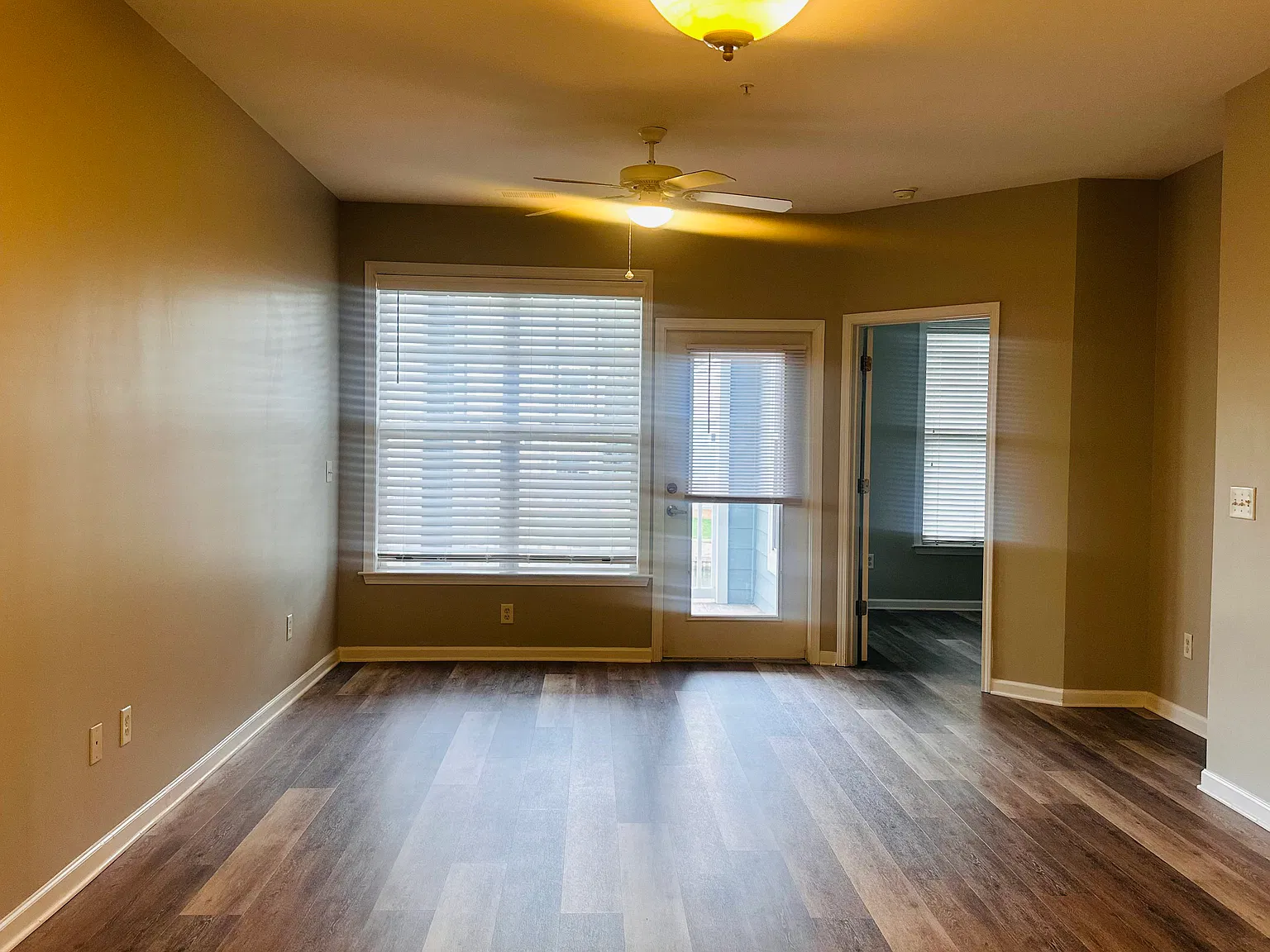 2 bed, 944 sqft, $1,695 — Photo 3