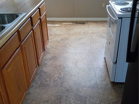 5th image of 2217 S Hadley Rd