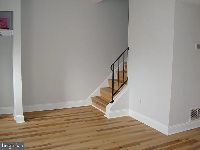 208 Moore Dr — Photo 5