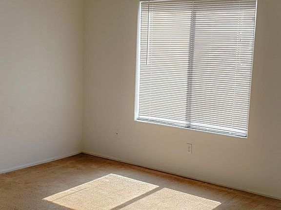 5th image of 2865 S 161st Dr