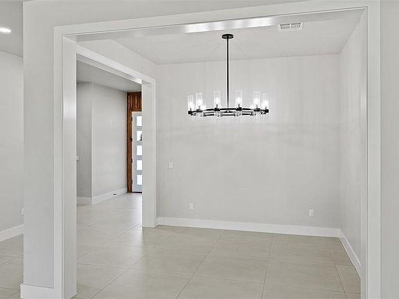 5th image of 15444 Bonita Ln
