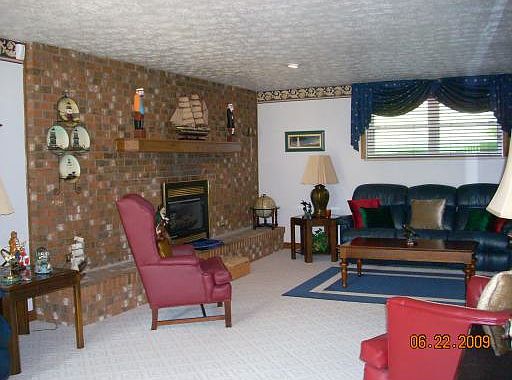 5th image of 418 Sheridan Cir