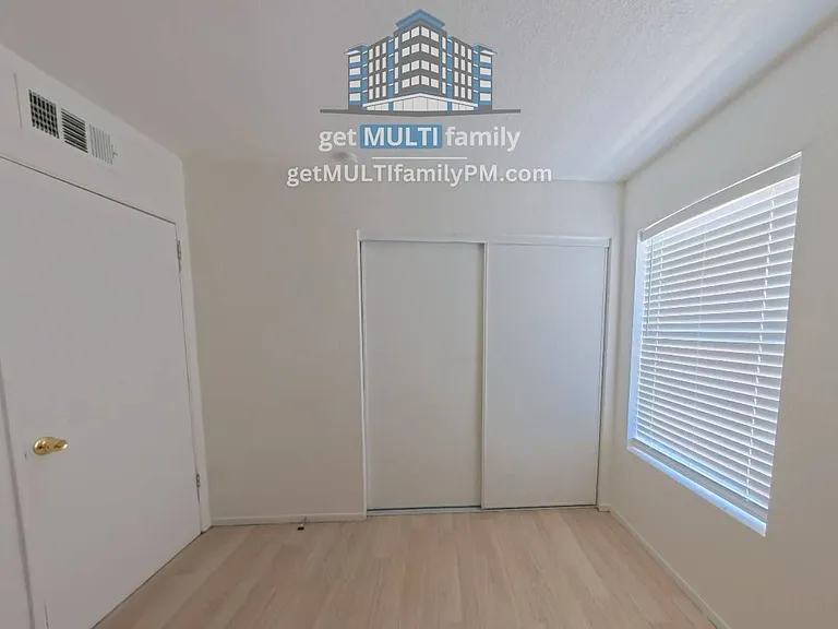 327 E Vine Cir #202 — Photo 5