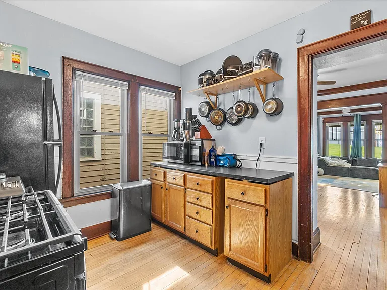 2116 N Oakland Ave — Photo 4