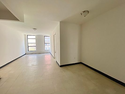 3rd image of 533 9th Ave APT 4