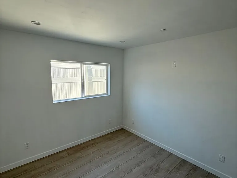 22026 Saticoy St — Photo 5