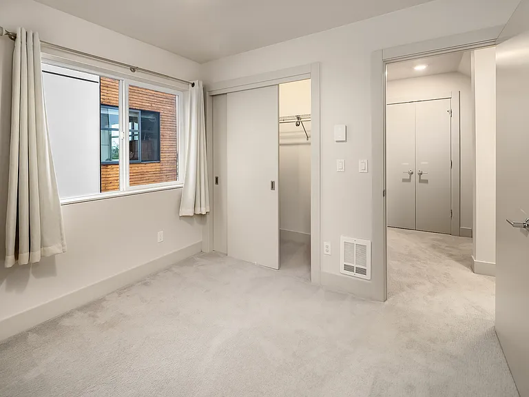 410 W Fulton St — Photo 18