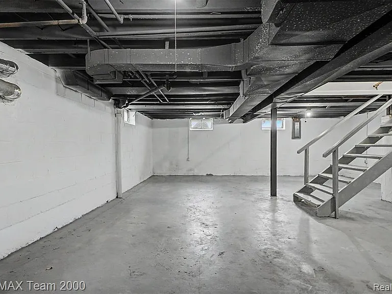 1670 Riverbank St — Photo 28