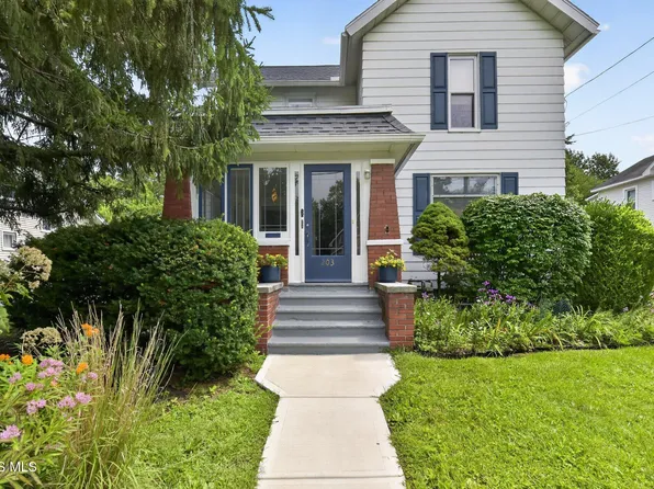 203 Buttonwood Ave, Bowling Green, OH 43402