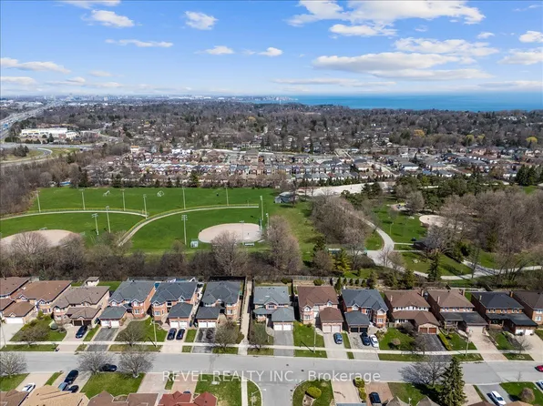 30 Linderwood Dr, Toronto, ON M1C 3P8