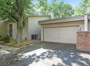 9734 Mill Creek Dr, Eden Prairie, MN 55347